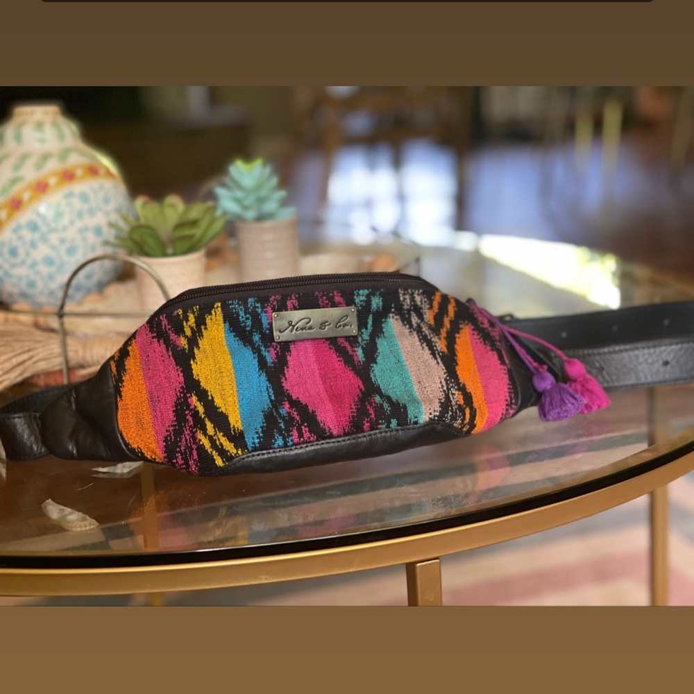 ✨Sold do not purchase✨Nena & Co Fanny pack